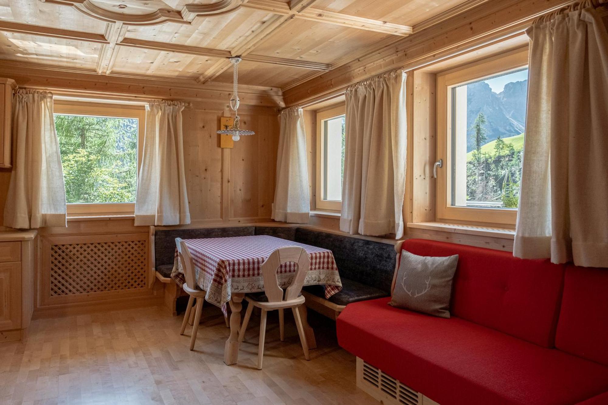 Ciasa Iachin - Dolomites Dream Retreat Leilighet San Martino in Badia Eksteriør bilde